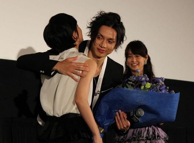 水嶋ヒロ、山本美月の号泣にもらい泣き 剛力彩芽も涙 映画ニュース , 映画.com