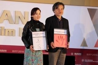 ファンからの拍手にニッコリ「ダゲレオタイプの女」