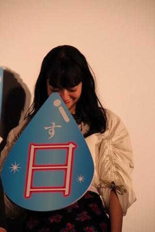 涙型のパネルで号泣を ごまかした小松菜奈「ぼくは明日、昨日のきみとデートする」