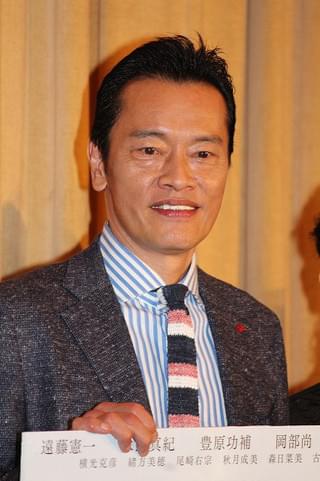 舞台挨拶に立った遠藤憲一「うさぎ追いし 山極勝三郎物語」