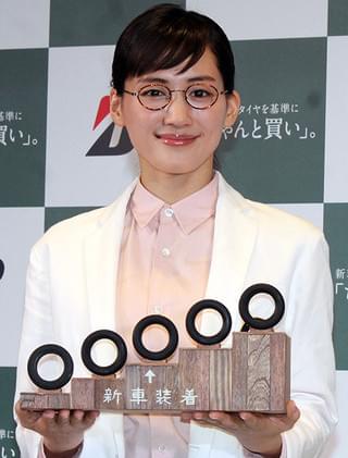 会見に臨んだ綾瀬はるか
